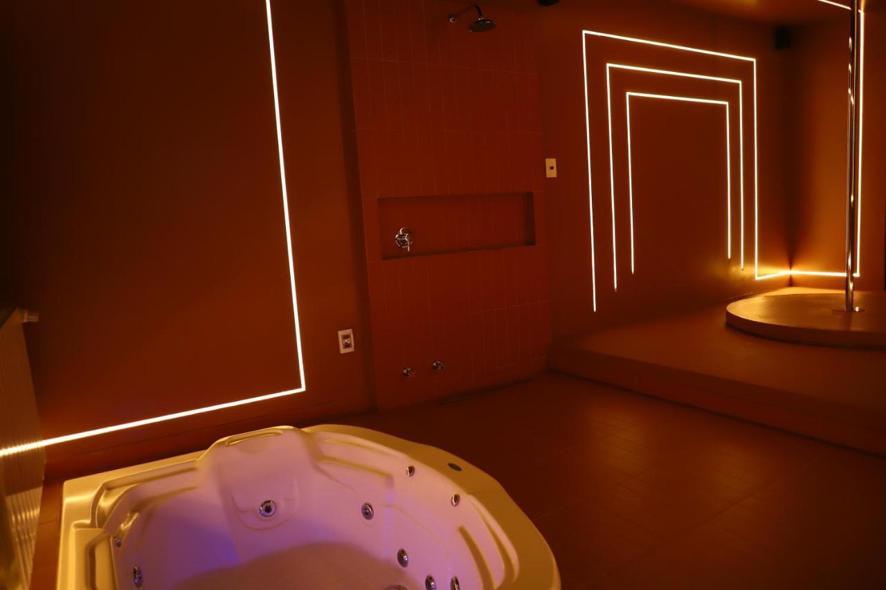 Luv Gardens Motel - Adults Only Caxias do Sul Exterior foto